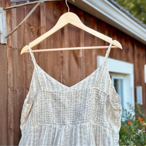 Old Navy tiered sun top with ruched back rayon creamlight stone XL - Picture 2 of 2